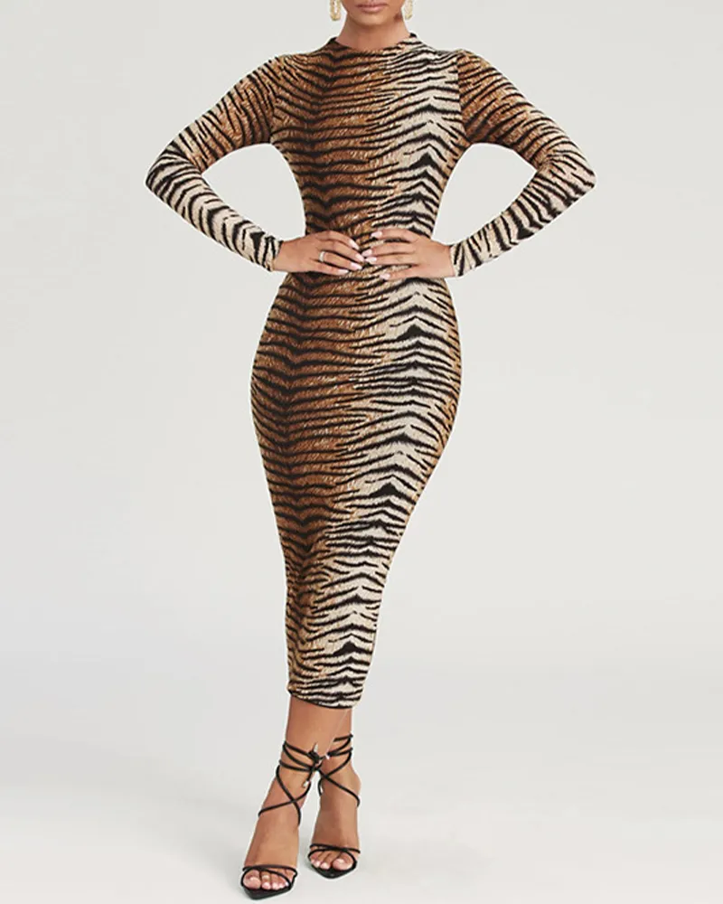 Slim-Fit Leopard Print Long-Sleeved Dress